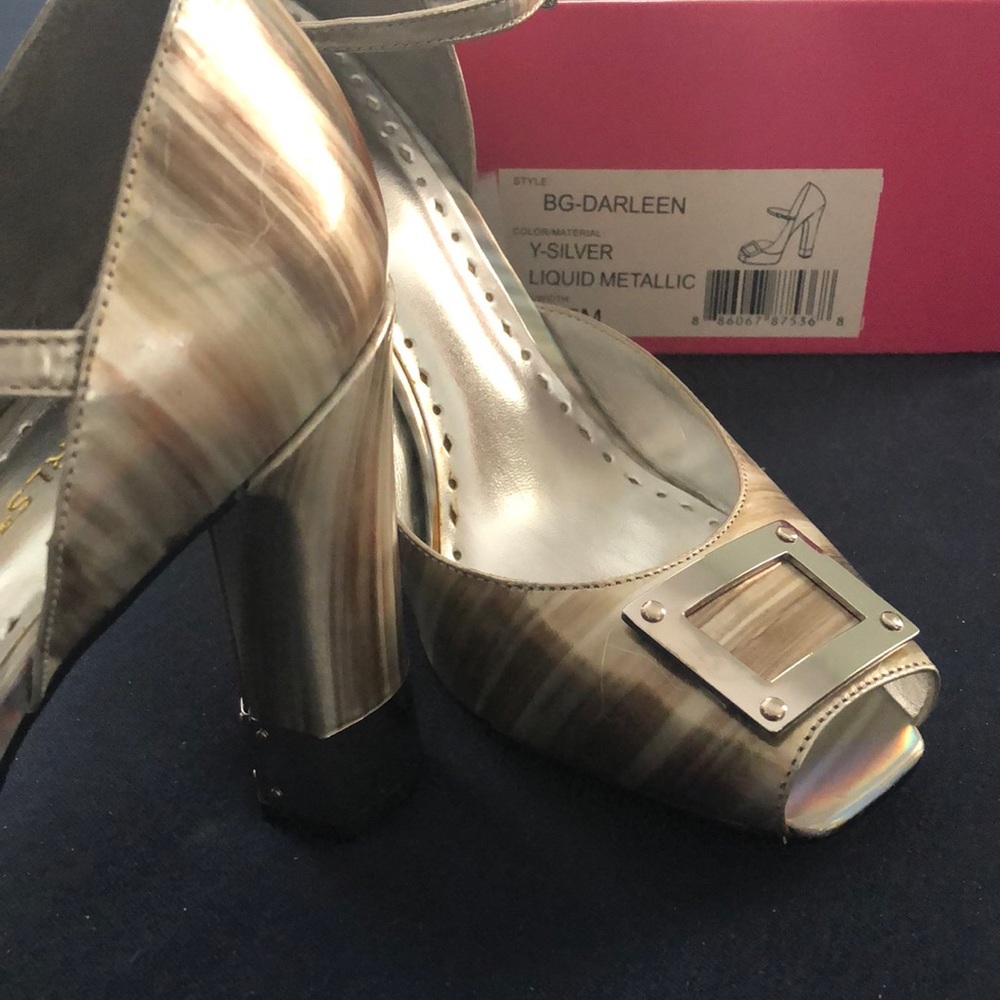 Shoes - Picture 4 of 6